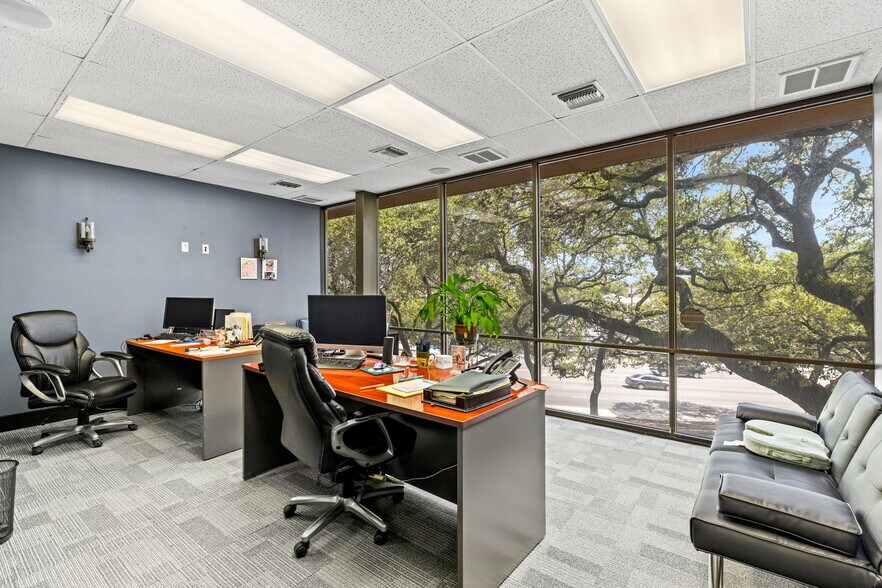 More Photos Of 5545 Fredericksburg Rd, San Antonio Office For Sale