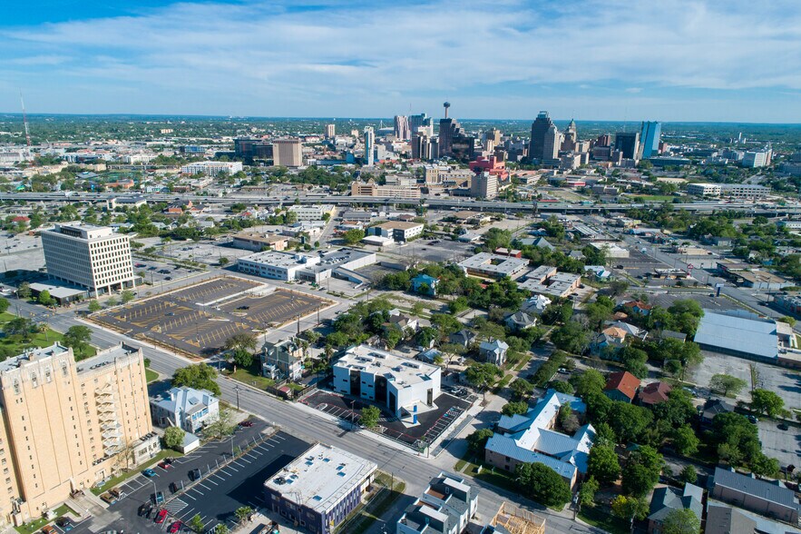 More Photos Of 222 W Cypress St, San Antonio Medical For Lease