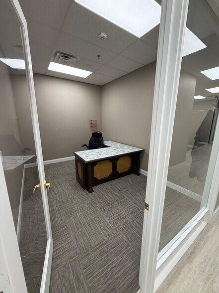More Photos Of 3195 Dowlen Rd, Beaumont Storefront For Lease