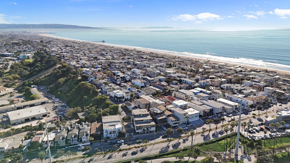 More Photos Of 480 Rosecrans Ave, Manhattan Beach Apartments For Sale