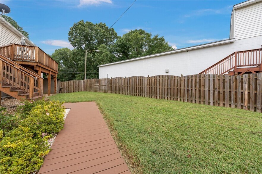 More Photos Of 1911 Dixon St, Fredericksburg Freestanding For Sale