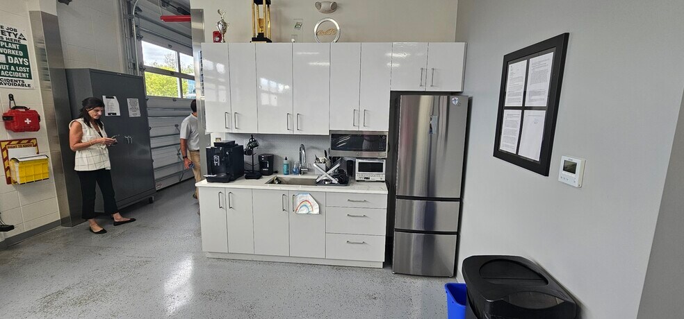 More Photos Of 45B Miry Brook Rd, Danbury Manufacturing For Sale