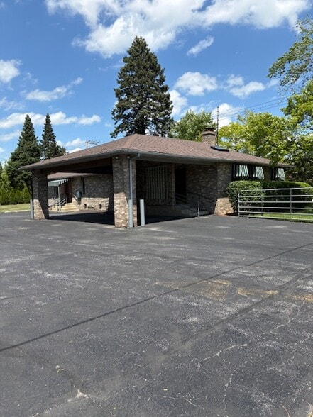 More Photos Of 1200 N Green Bay Rd, Waukegan Medical For Sale