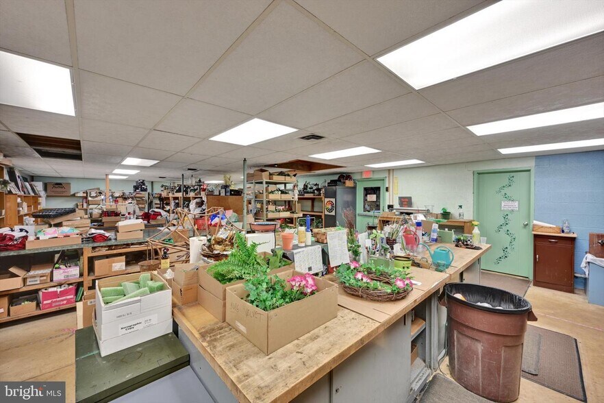 More Photos Of 501 W Washington Ave, Myerstown General Retail For Sale