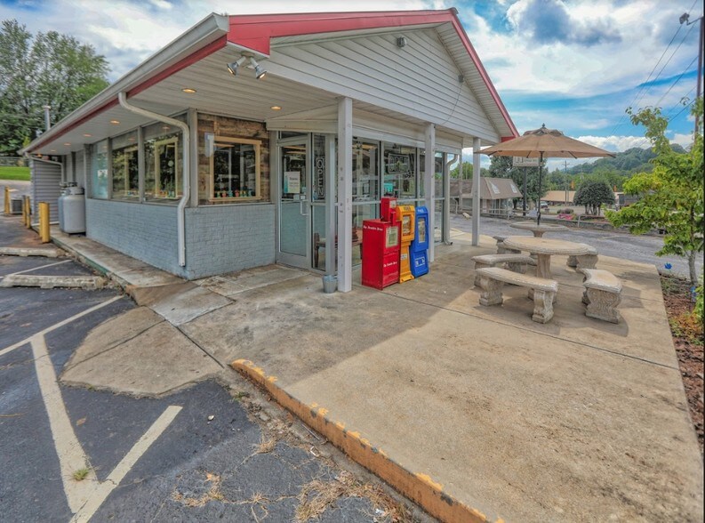 More Photos Of 1111 E Main St, Franklin Restaurant For Sale