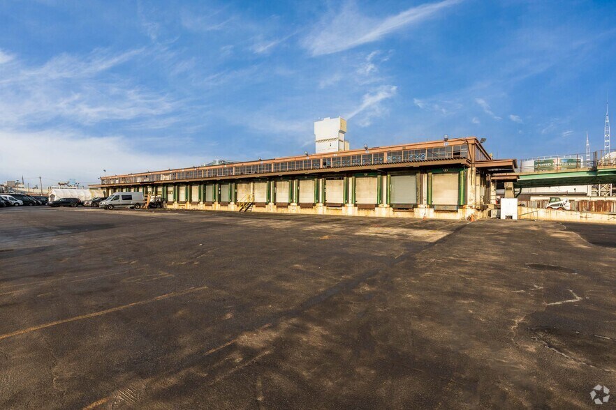 More Photos Of 460 Kingsland Ave, Brooklyn Truck Terminal For Lease