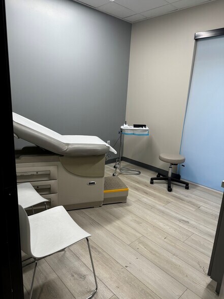 More Photos Of 9970 W Cheyenne Ave, Las Vegas Office For Sale
