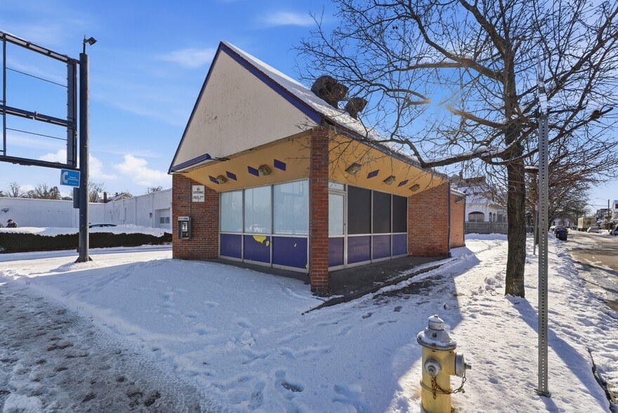 Primary Photo Of 1143 State St, Springfield Freestanding For Lease