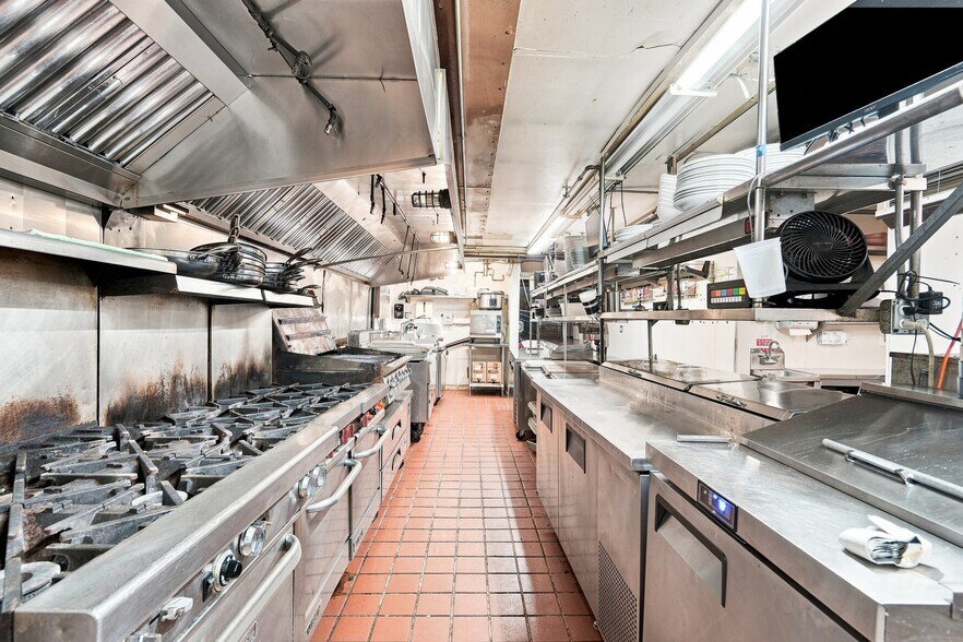 More Photos Of 170 Water St, Plymouth Storefront For Lease