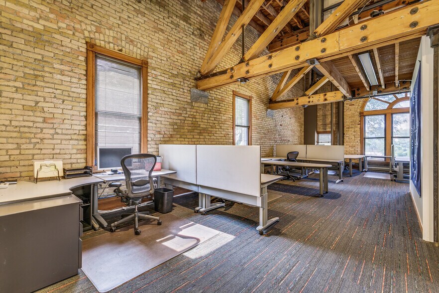 More Photos Of 2001 University Ave SE, Minneapolis General Retail For Sale