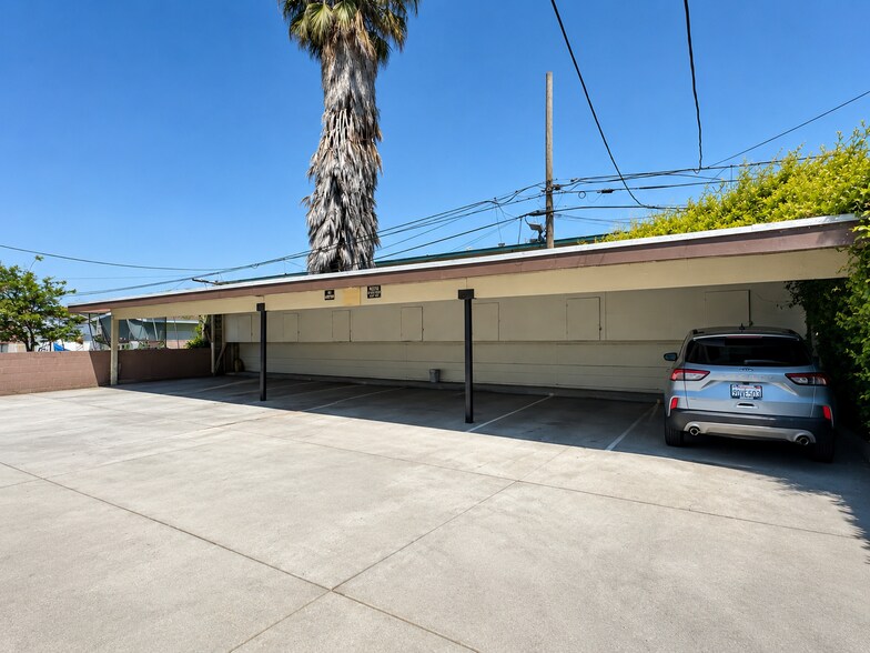 More Photos Of 11966 Oxford Ave, Hawthorne Apartments For Sale