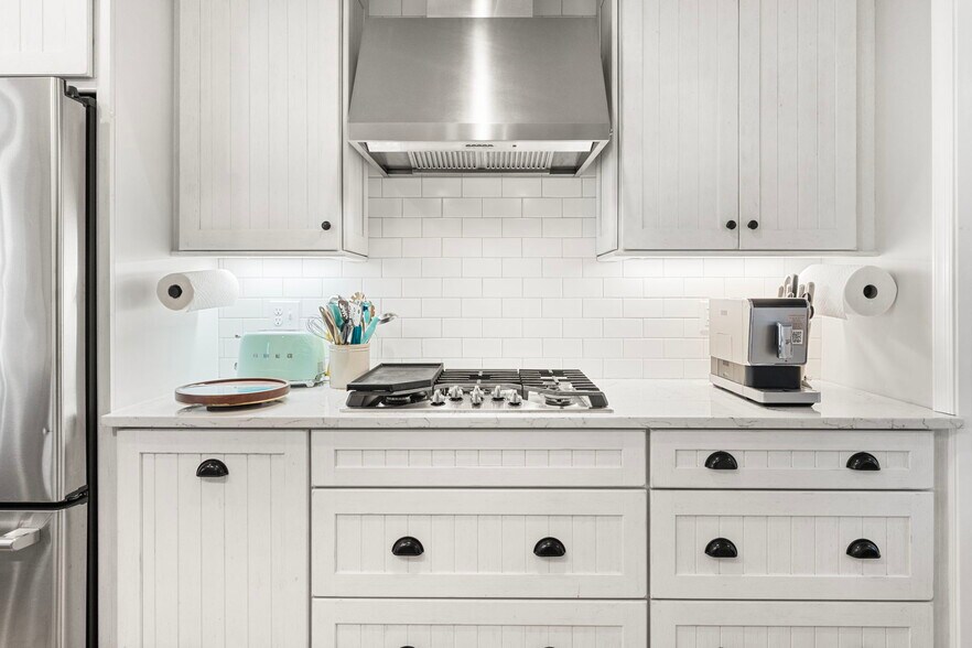 More Photos Of 97 Currell Cove Ln, White Stone Specialty For Sale