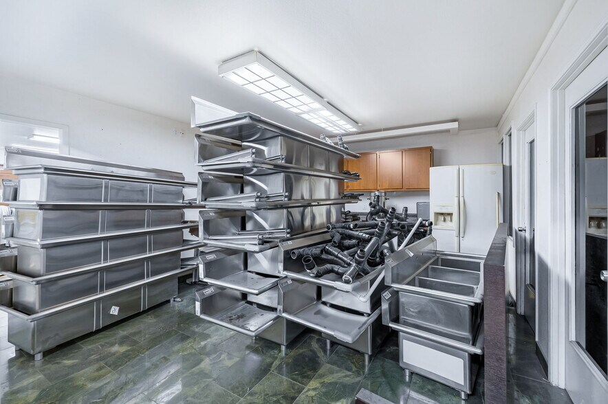 More Photos Of 5524-5536 Satsuma Ave, North Hollywood Food Processing For Sale