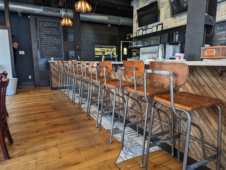 More Photos Of 705-707 S 5th St, Philadelphia Storefront For Lease