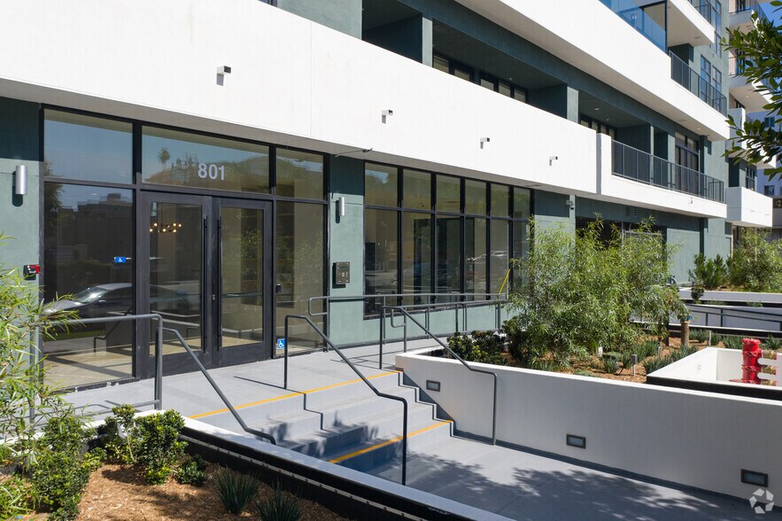 More Photos Of 801 S Berendo St, Los Angeles Apartments For Lease