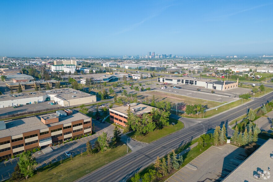 More Photos Of 2711 39th Ave NE, Calgary Office For Lease