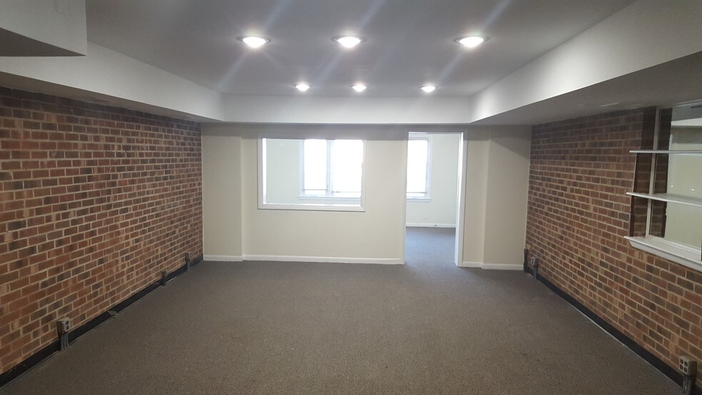 More Photos Of 7309 Highland St, Springfield Light Distribution For Lease