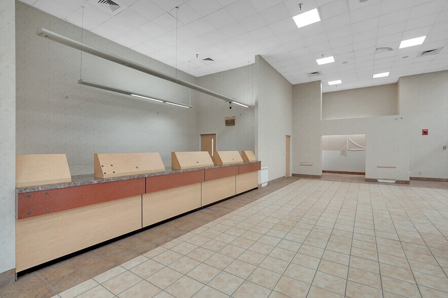 More Photos Of 515 W Market St, Louisville Office For Lease