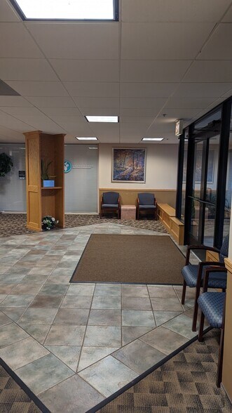 More Photos Of 533 W North Ave, Elmhurst Medical For Lease
