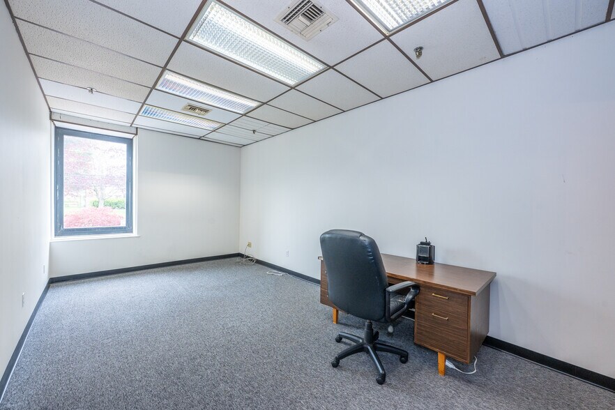 More Photos Of 119 Naylon Ave, Livingston Warehouse For Lease