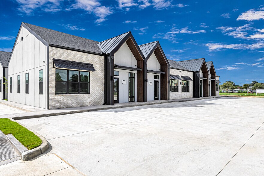 More Photos Of 1325 Main St, Katy Medical For Sale