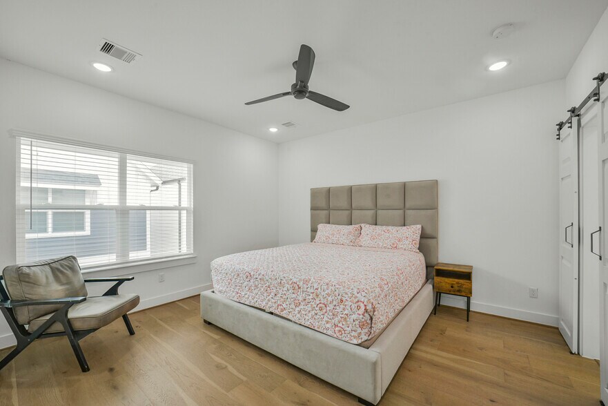 More Photos Of 316 Thornton Rd, Houston Apartments For Sale