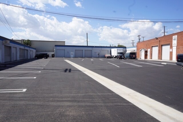 More Photos Of 15140-15180 Raymer St, Van Nuys Warehouse For Lease