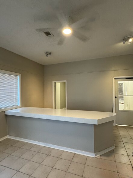 More Photos Of 7727 Blanding Blvd, Jacksonville Auto Repair For Sale