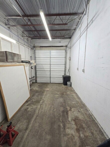 More Photos Of 406 N Carrier Pky, Grand Prairie Storefront Retail Office For Sale