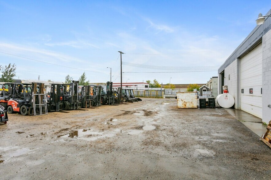 More Photos Of 7912 Yellowhead Trl NW, Edmonton Service For Lease