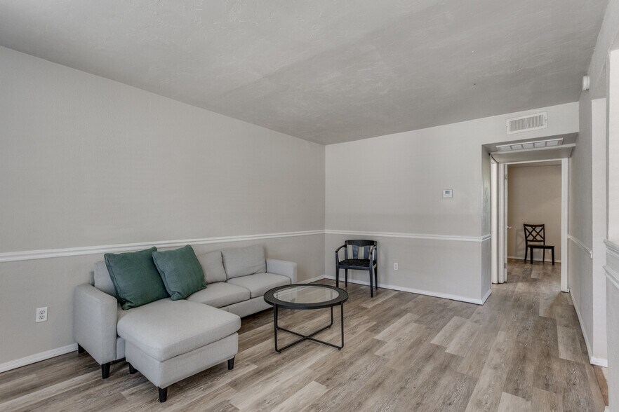 More Photos Of NW 10th St & N Classen Blvd, Oklahoma City Apartments For Sale