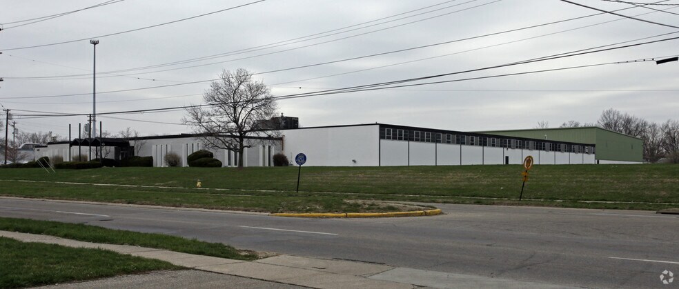 More Photos Of 440 Northland Blvd, Forest Park Manufacturing For Lease