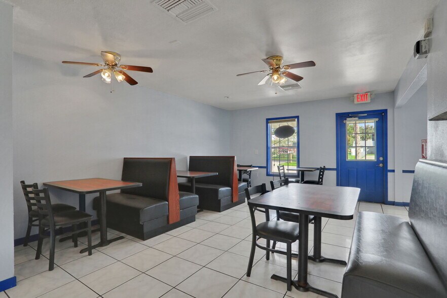 More Photos Of 413 Elm St, Welaka Freestanding For Sale