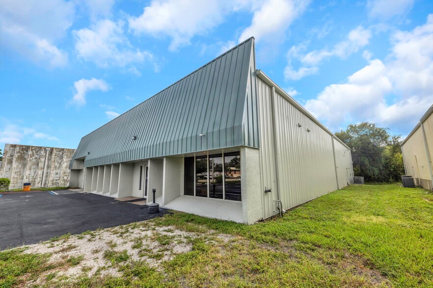 More Photos Of 10781 75th St N, Seminole Light Manufacturing For Lease