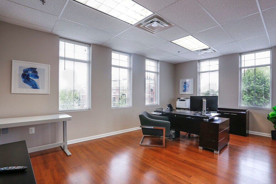 More Photos Of 19420 Golf Vista Plz, Leesburg Medical For Sale