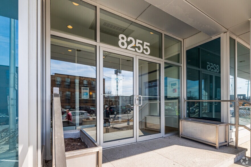 More Photos Of 8255 Av Mountain Sights, Montréal Office For Sale