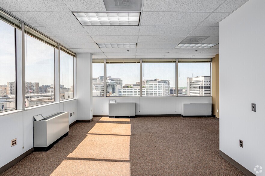 More Photos Of 801 Roeder Rd, Silver Spring Office For Sale