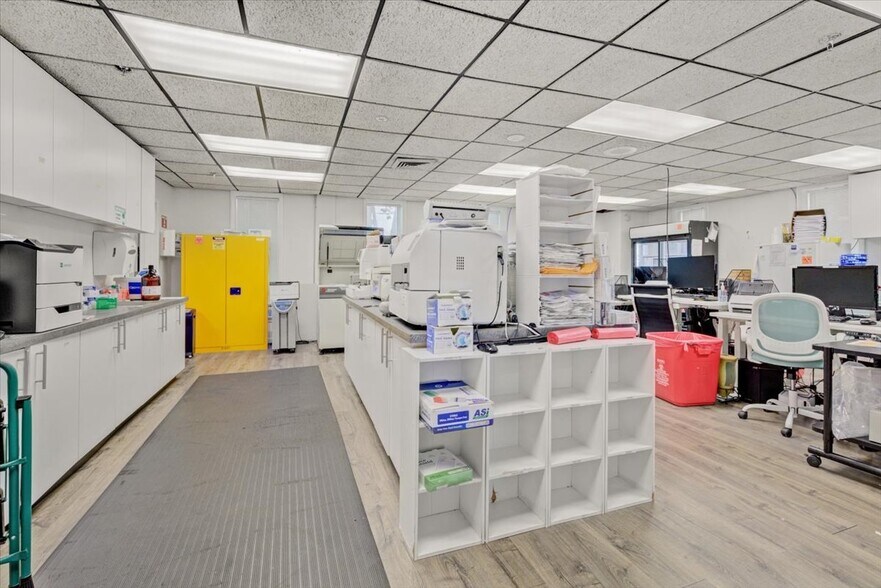 More Photos Of 992 Clifton Ave, Clifton Medical For Sale