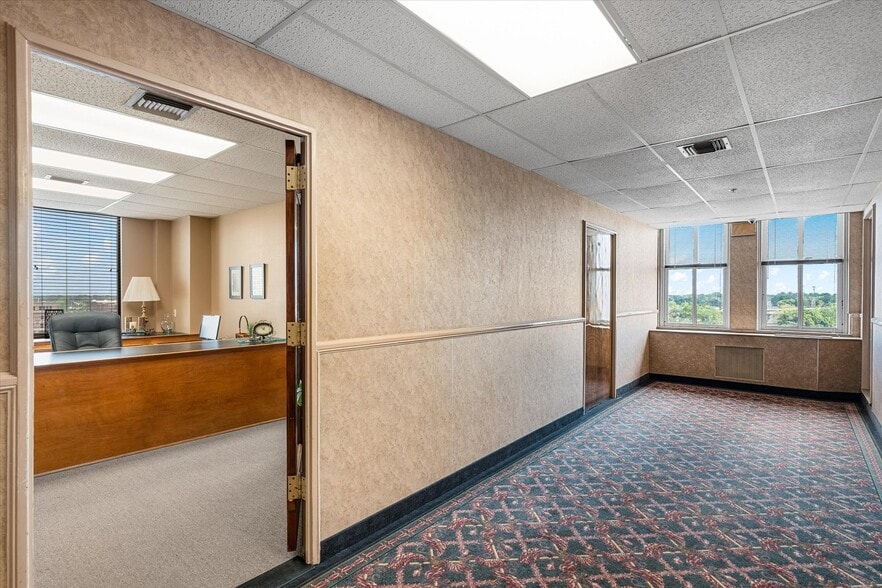 More Photos Of 610 Marshall St, Shreveport Office For Sale