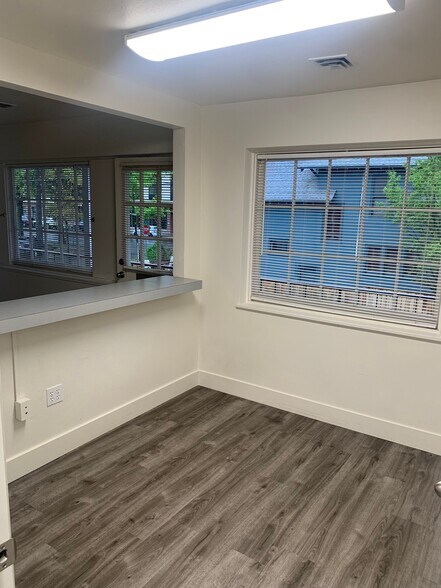 More Photos Of 211 E 11th St, Vancouver Office For Lease
