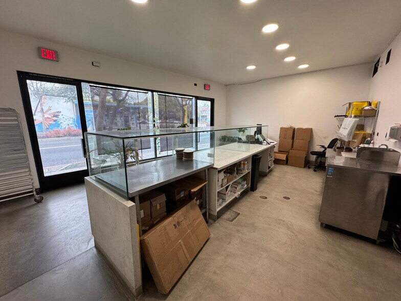 More Photos Of 826 Pico Blvd, Santa Monica Storefront For Sale