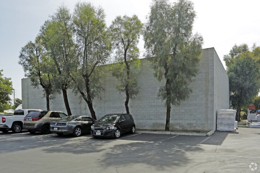 More Photos Of 1325 Vineland Ave, Baldwin Park Warehouse For Lease