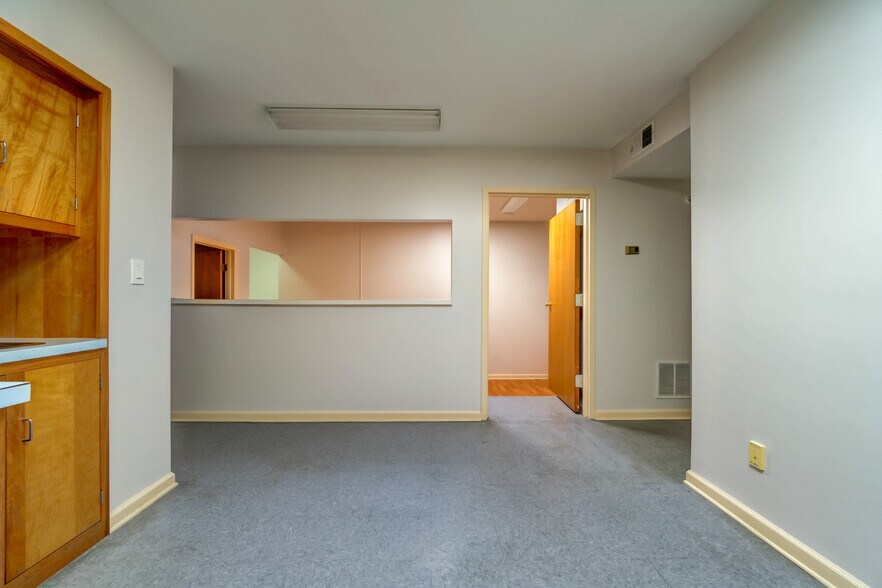 More Photos Of 4410 74th Ave, Hyattsville Medical For Lease