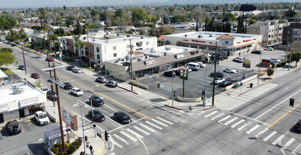More Photos Of 13245-13253 Victory Blvd, Van Nuys Freestanding For Lease