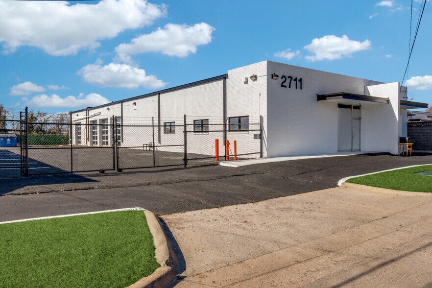 Primary Photo Of 2711 Irving Blvd, Dallas Light Distribution For Lease