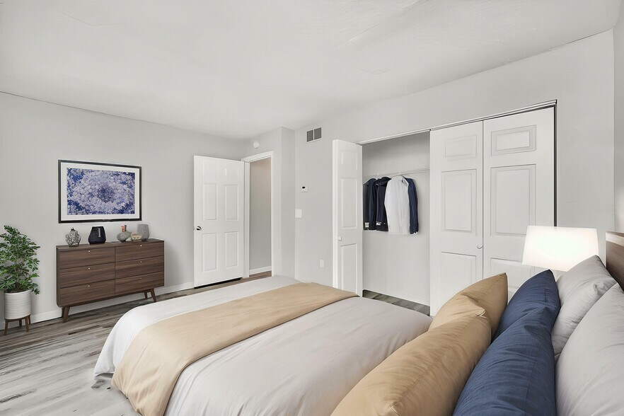 More Photos Of 13009 Kain Palms Ct, Tampa Dormitory For Sale