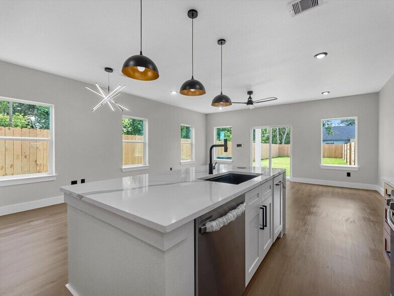 More Photos Of 1030 Reverend B J Lewis dr, Houston Apartments For Sale