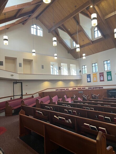 More Photos Of 3910 W Lake Houston Pky, Kingwood Religious Facility For Lease