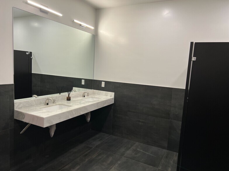 More Photos Of 4097 Trail Creek Rd, Riverside Light Manufacturing For Lease