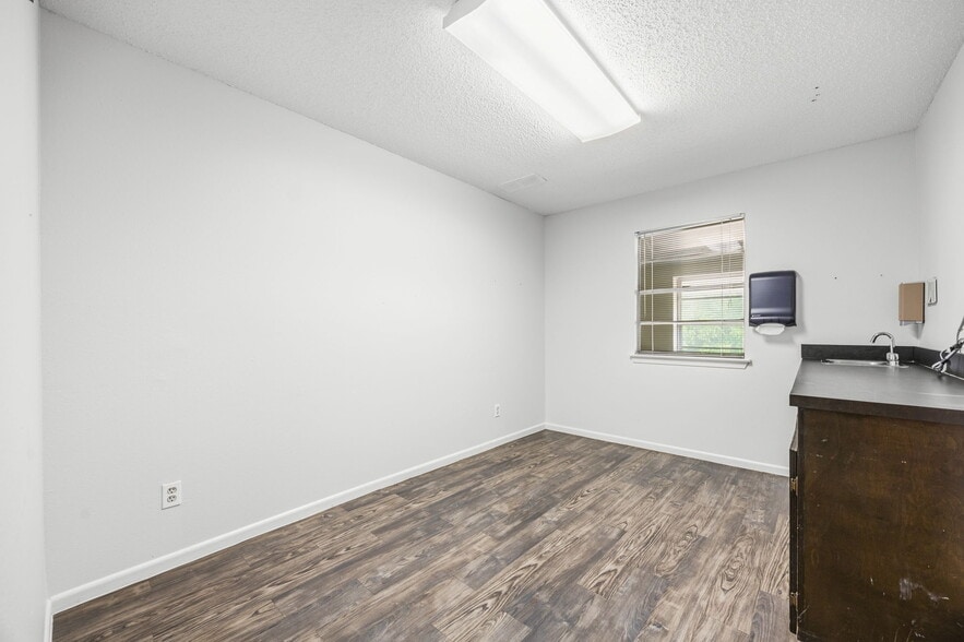 More Photos Of 2306 Ridge Rd, Rockwall Medical For Sale